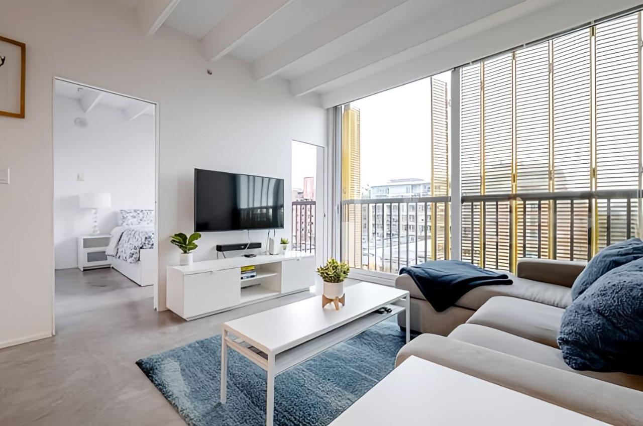 Modern, Bright & Central 1-Bed Downtown Apt Close To Rogers Arena فانكوفر المظهر الخارجي الصورة