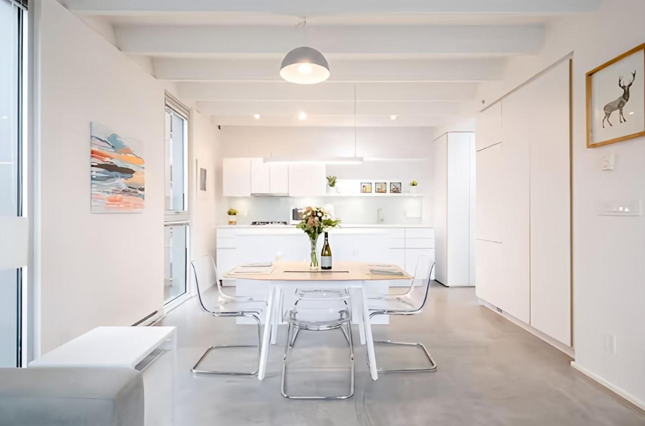 Modern, Bright & Central 1-Bed Downtown Apt Close To Rogers Arena فانكوفر المظهر الخارجي الصورة