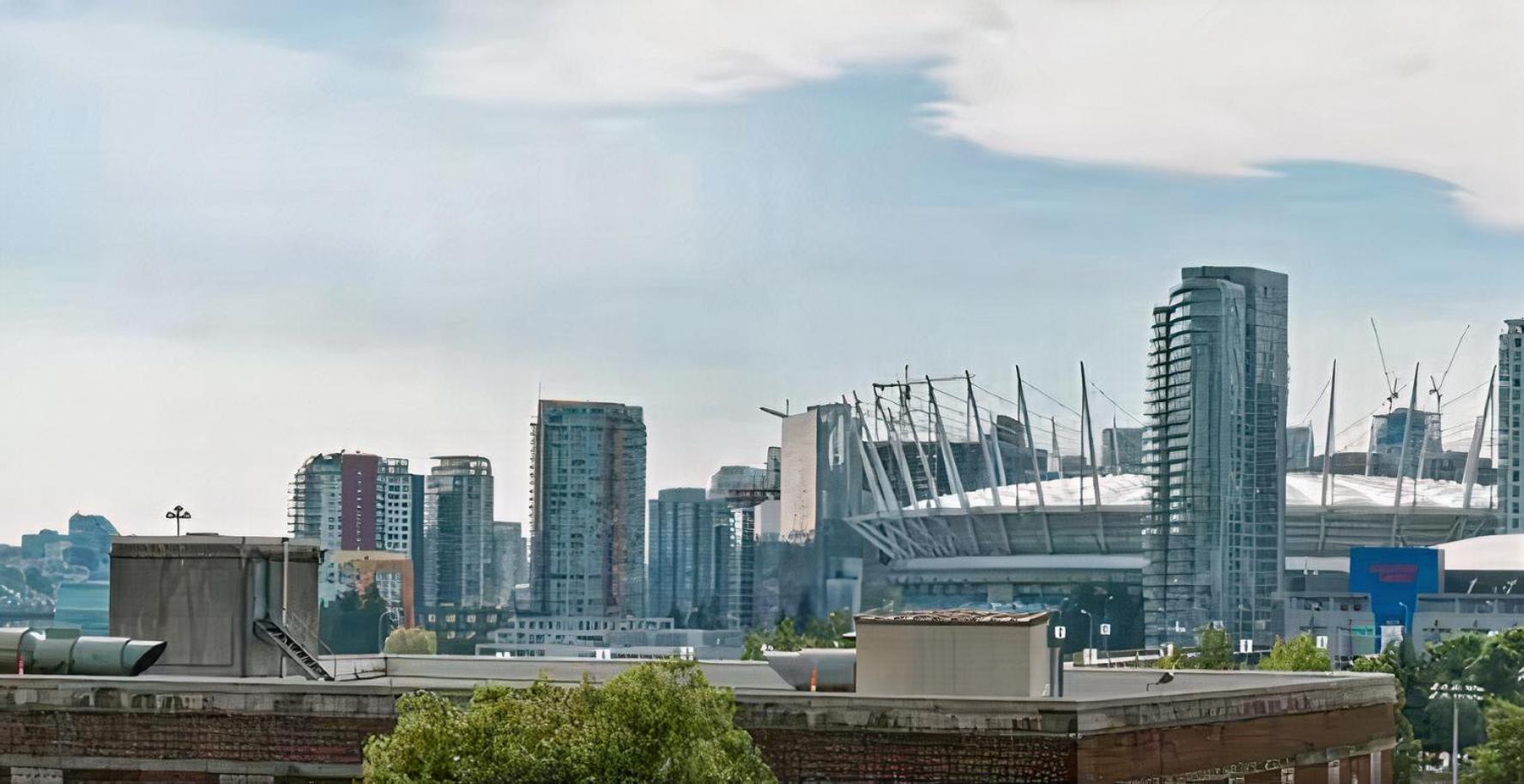 Modern, Bright & Central 1-Bed Downtown Apt Close To Rogers Arena فانكوفر المظهر الخارجي الصورة