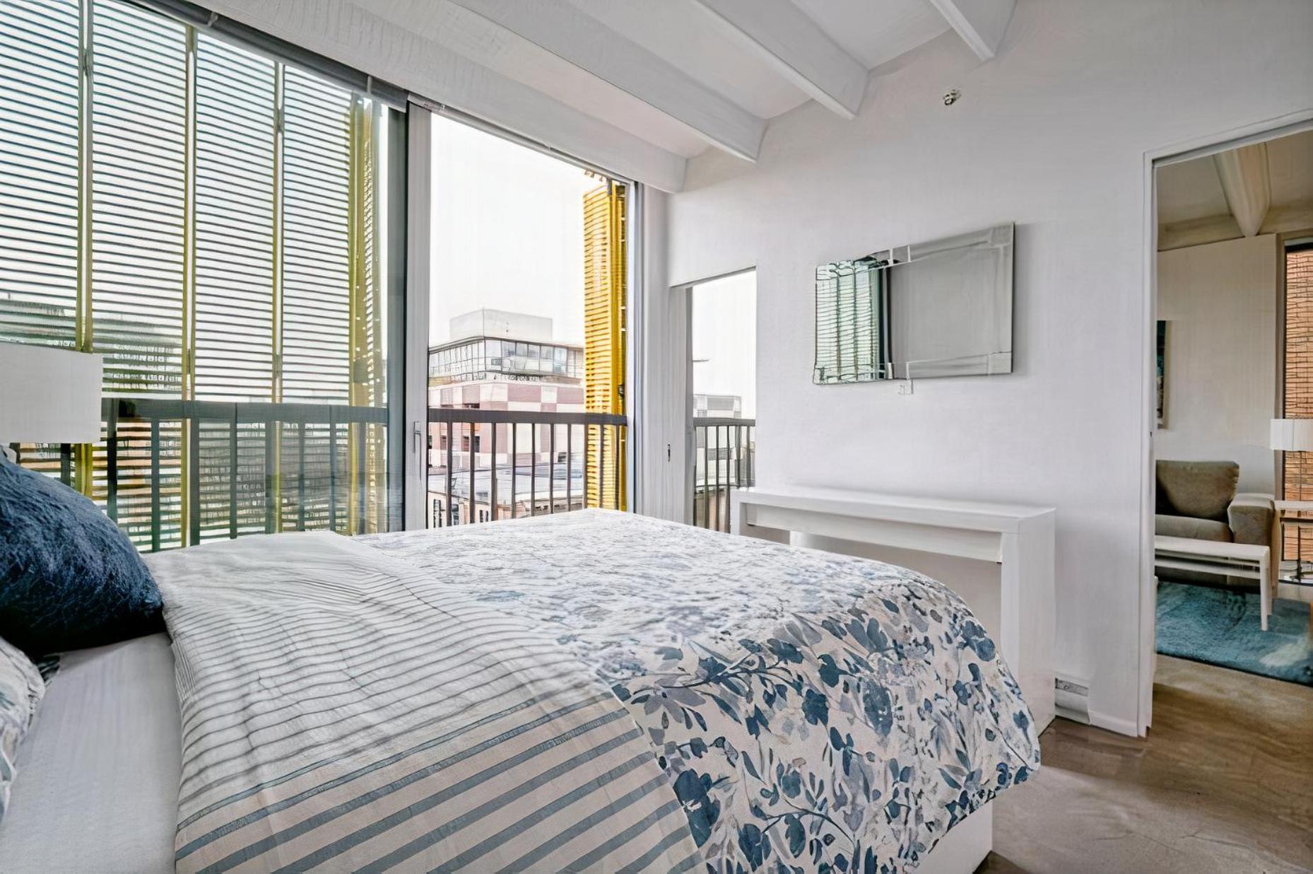 Modern, Bright & Central 1-Bed Downtown Apt Close To Rogers Arena فانكوفر المظهر الخارجي الصورة