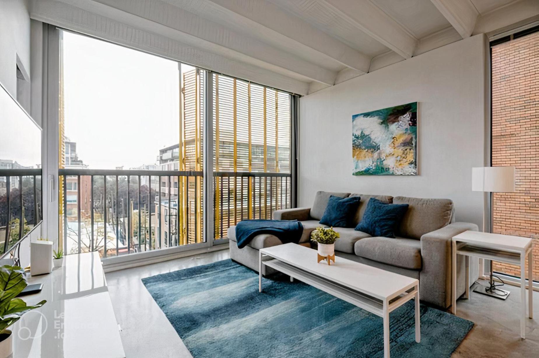 Modern, Bright & Central 1-Bed Downtown Apt Close To Rogers Arena فانكوفر المظهر الخارجي الصورة